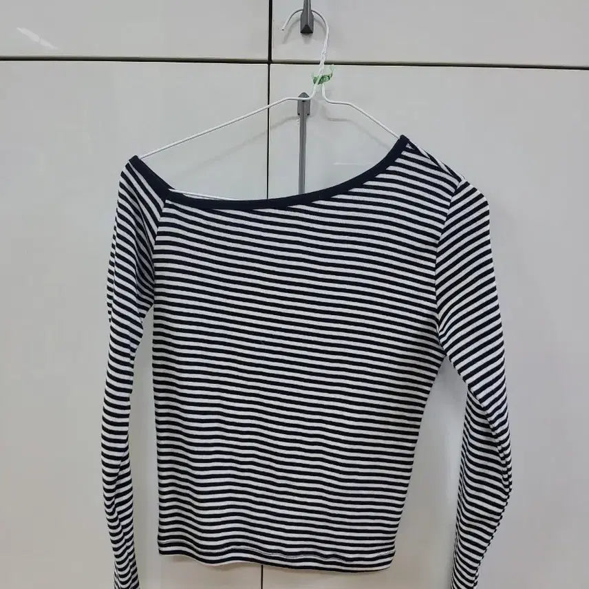 [BUNJANG] Striped Asymmetrical Neck Long Sleeve T-shirt / 스트라이프 언발란스넥 긴팔 티셔츠