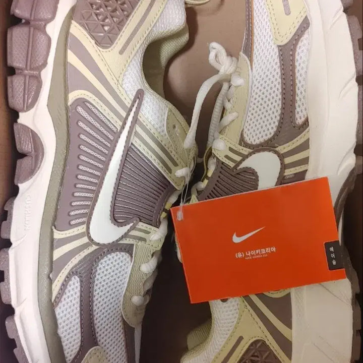 [BUNJANG] Nike Vomero 5 Pale Ivory Running Shoes / 새상품)나이키 러닝화 보메로5 페일 아이보리 HV6009 111