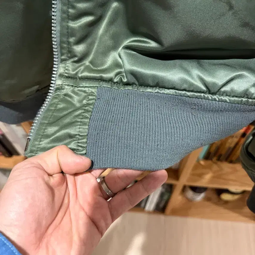[BUNJANG] MA-1 Bomber Jacket / 카키색 MA-1 항공점퍼