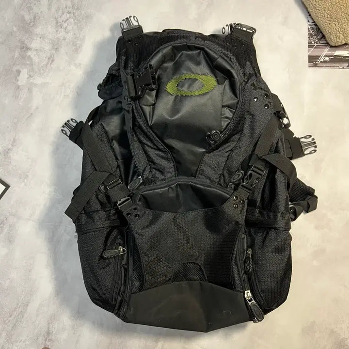 [BUNJANG] Oakley Icon Tactical Backpack / 오클리 아이콘 택티컬 백팩