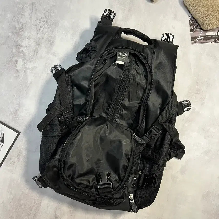 [BUNJANG] Oakley Icon Tactical Backpack / 오클리 아이콘 택티컬 백팩