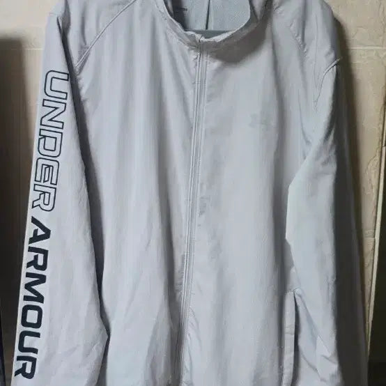 [BUNJANG] Under Armour Windbreaker Jacket Light Gray / 언더아머 바람막이 자켓 라이트 그레이