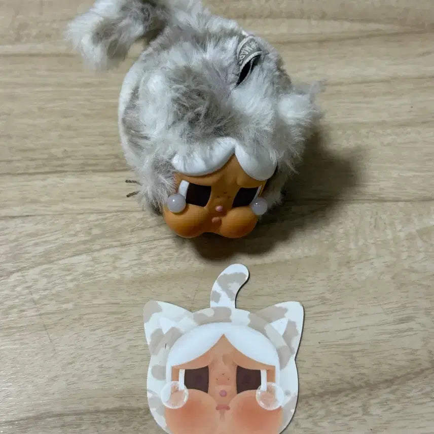 [BUNJANG] Pop Mart Crybaby Vanilla Cat Keychain / 팝마트 크라이베이비 바닐라 냥이 키링 (카드 포함 )