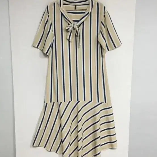 [BUNJANG] Benetton Beige Navy Striped Dress / 상태최상)베네통 원피스 헤지스미샤시슬리지컷오즈세컨듀엘온앤온시스템sjsj