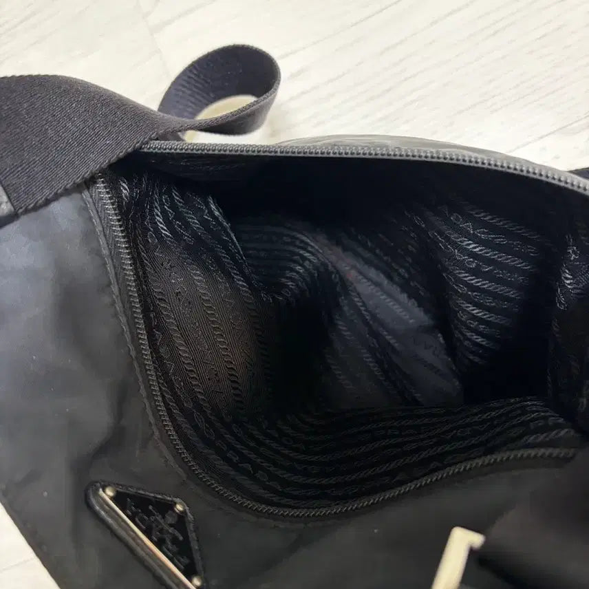 [BUNJANG] Prada Nylon Crossbody Bag / 프라다 블랙 크로스백 , 보증서
