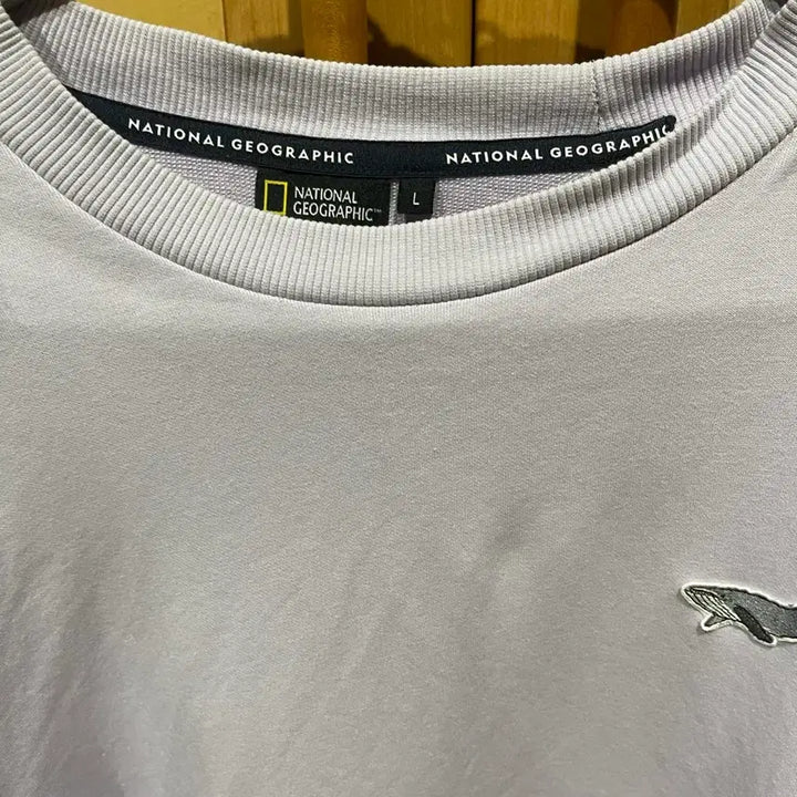 [BUNJANG] National Geographic Crewneck Sweatshirt / 내셔널지오그래픽 맨투맨 티셔츠