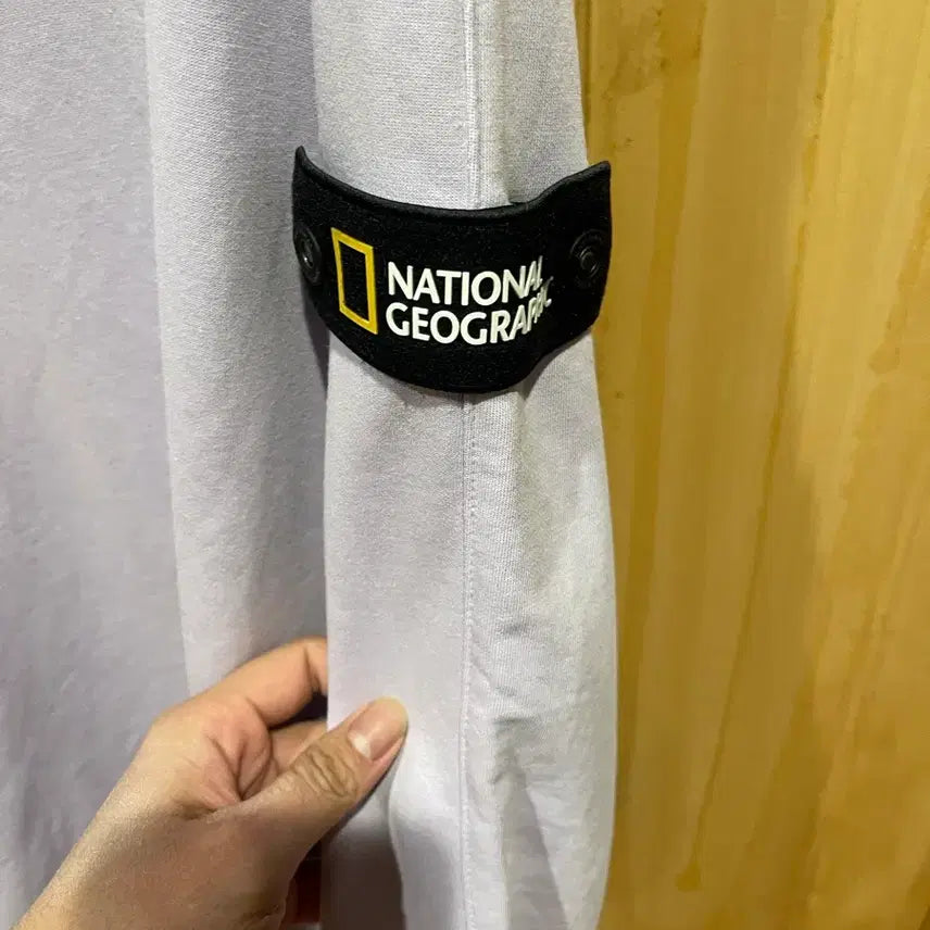 [BUNJANG] National Geographic Crewneck Sweatshirt / 내셔널지오그래픽 맨투맨 티셔츠