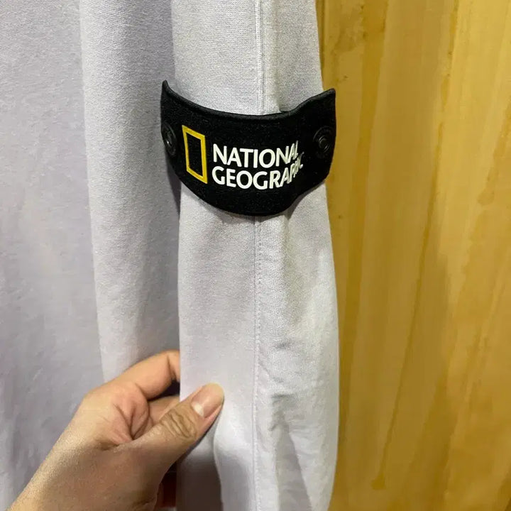 [BUNJANG] National Geographic Crewneck Sweatshirt / 내셔널지오그래픽 맨투맨 티셔츠