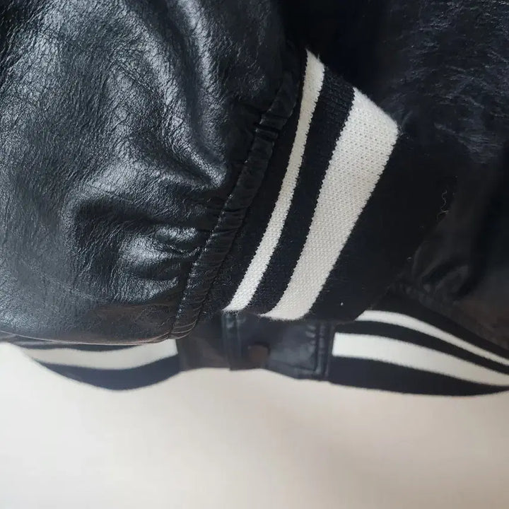 [BUNJANG] VTWO Black Leather Stadium Jacket / VTWO 블랙 레더 배색 스타디움 자켓