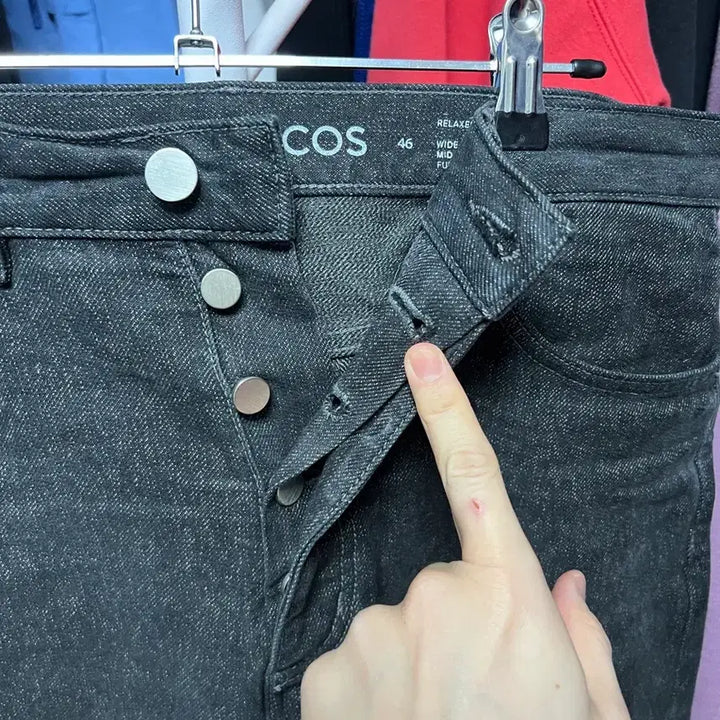 [BUNJANG] COS Relaxed Wide Fit Black Denim Pants / COS 코스 릴렉스드 와이드 핏 흑청 데님 팬츠
