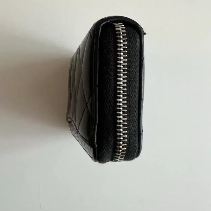 [SOLD OUT] 샤넬 블랙 램스킨 클래식 은장CC 지퍼 카드지갑(정품)