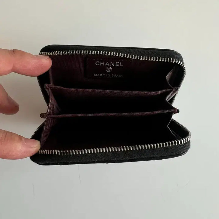 [SOLD OUT] 샤넬 블랙 램스킨 클래식 은장CC 지퍼 카드지갑(정품)