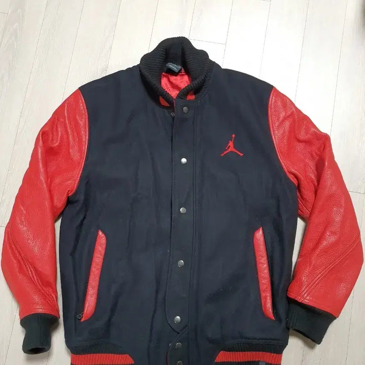 [BUNJANG] Jordan Black/Red Varsity Jacket (M) - Leather / 조던 블랙/레드 바시티 자켓 M (100~105) 소가죽