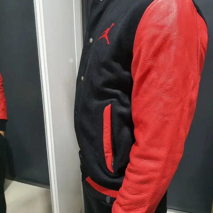 [BUNJANG] Jordan Black/Red Varsity Jacket (M) - Leather / 조던 블랙/레드 바시티 자켓 M (100~105) 소가죽