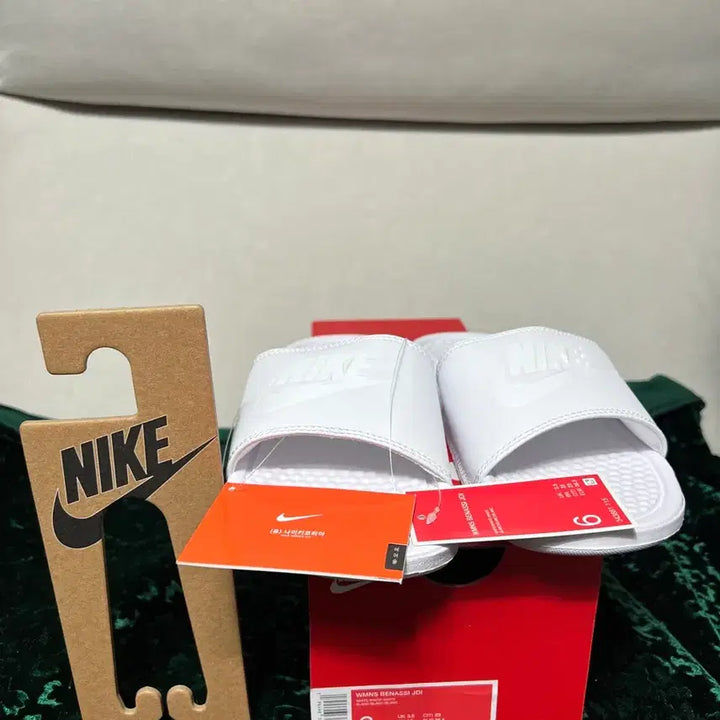[BUNJANG] Nike Benassi JDI White Slippers (230/240/250) / 여성용 (매장정품 새상품)나이키 베나시JDI(230/240/250사이즈