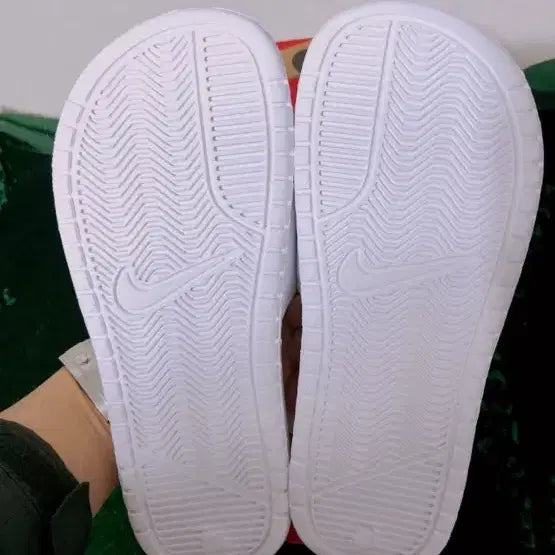 [BUNJANG] Nike Benassi JDI White Slippers (230/240/250) / 여성용 (매장정품 새상품)나이키 베나시JDI(230/240/250사이즈