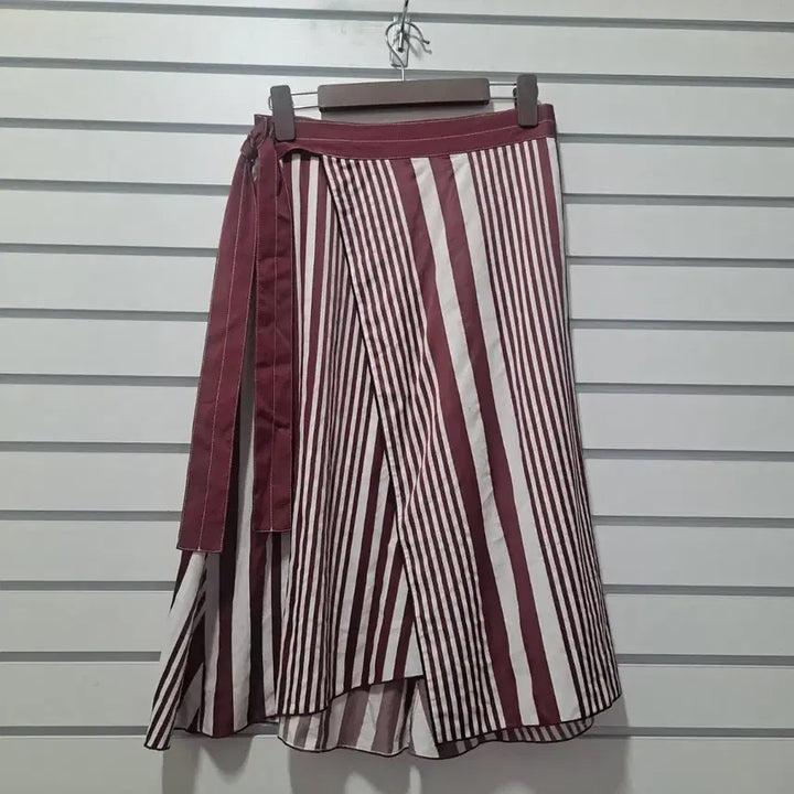[BUNJANG] DECO Burgundy Stripe Silk Blend Wrap Skirt / DECO 버건디스트라이프 실크혼방 랩스커트26반/옷장꾸미기