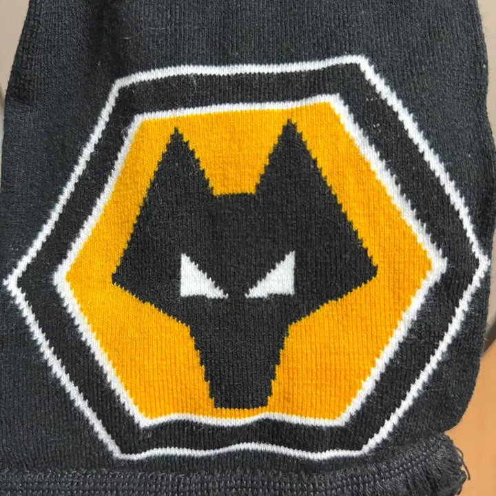 [BUNJANG] Wolverhampton Scarf / 울버햄튼 머플러