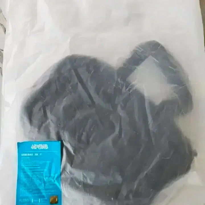 [SOLD OUT] 새상품) 투어스 미니가방 판매합니다