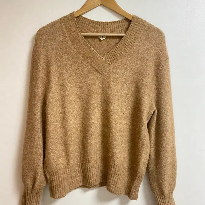 [SOLD OUT] 아르켓 알파카 울 브이넥 니트