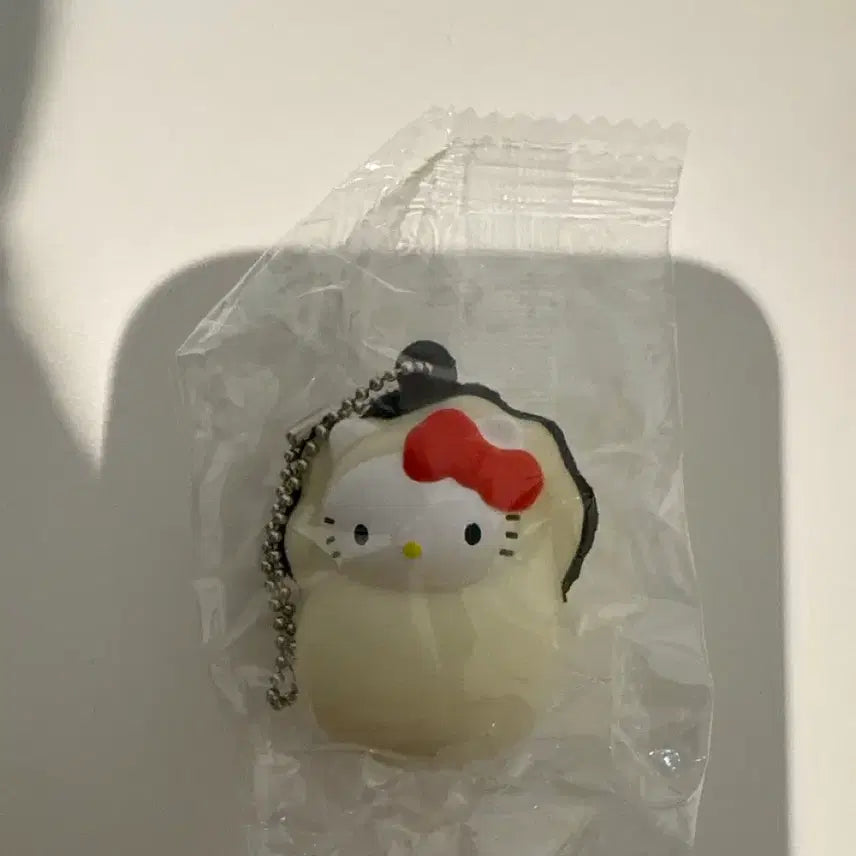 [BUNJANG] Hello Kitty Oyster Gachapon / 헬로키티 굴 가챠