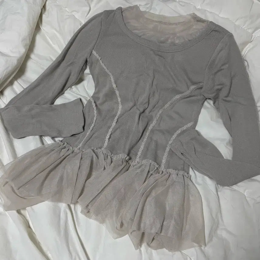 [BUNJANG] Flareup Layered Lace Frill Long Sleeve T-shirt Grey / 플레어업 레이어드 레이스 프릴 롱슬리브 긴팔 티셔츠 그레이