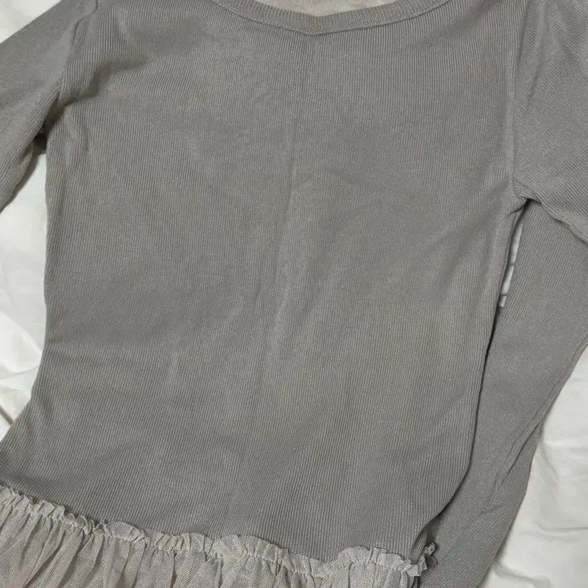 [BUNJANG] Flareup Layered Lace Frill Long Sleeve T-shirt Grey / 플레어업 레이어드 레이스 프릴 롱슬리브 긴팔 티셔츠 그레이