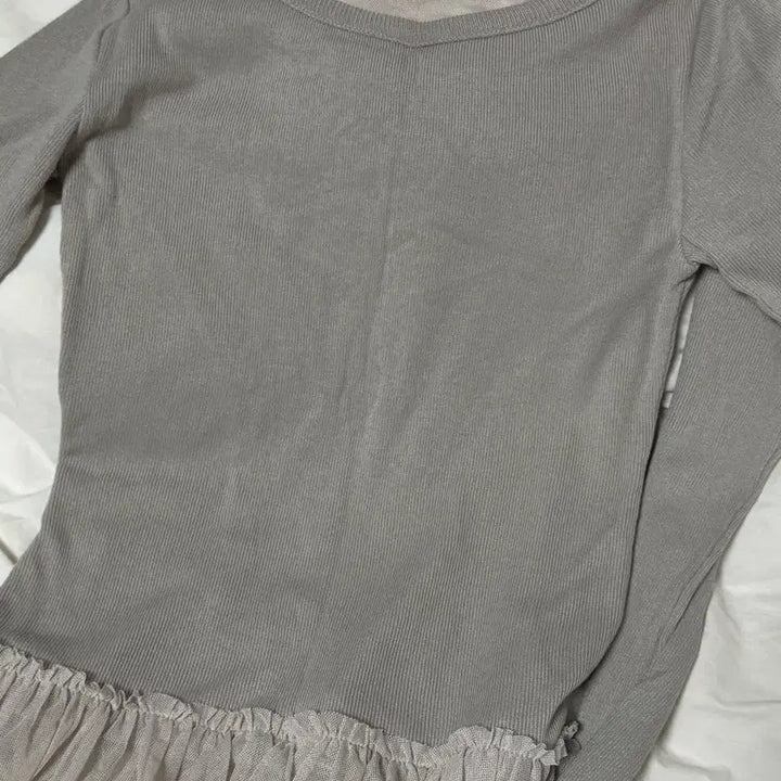 [BUNJANG] Flareup Layered Lace Frill Long Sleeve T-shirt Grey / 플레어업 레이어드 레이스 프릴 롱슬리브 긴팔 티셔츠 그레이