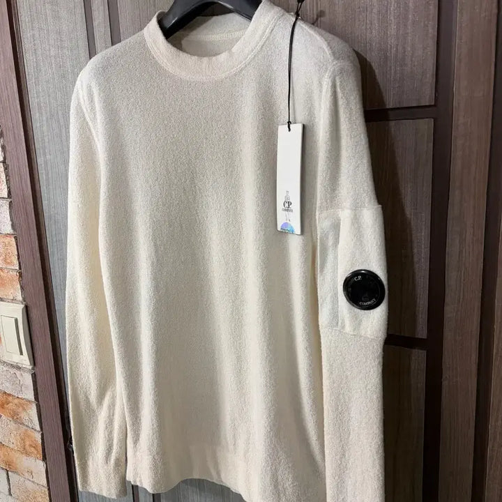 [BUNJANG] CP Company Lens Patch Crew Neck Knit Ivory / [새상품]씨피컴퍼니 CP컴퍼니 렌즈 와펜 크루넥 니트 아이보리