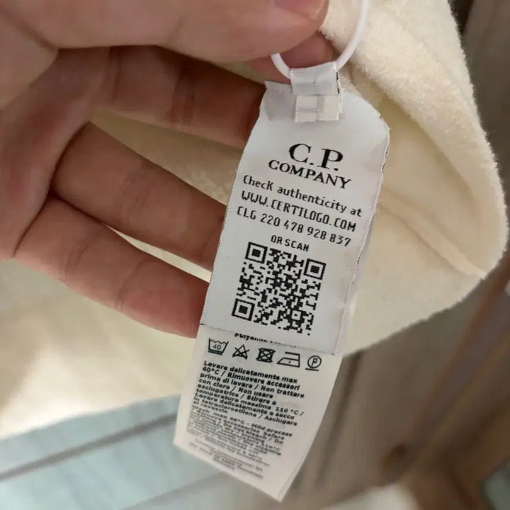 [BUNJANG] CP Company Lens Patch Crew Neck Knit Ivory / [새상품]씨피컴퍼니 CP컴퍼니 렌즈 와펜 크루넥 니트 아이보리