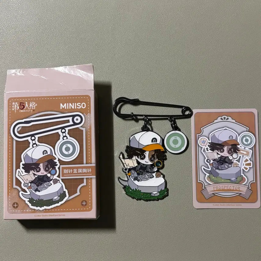 [SOLD OUT] 제5인격 미니소 콜라보 탐사원 뱃지