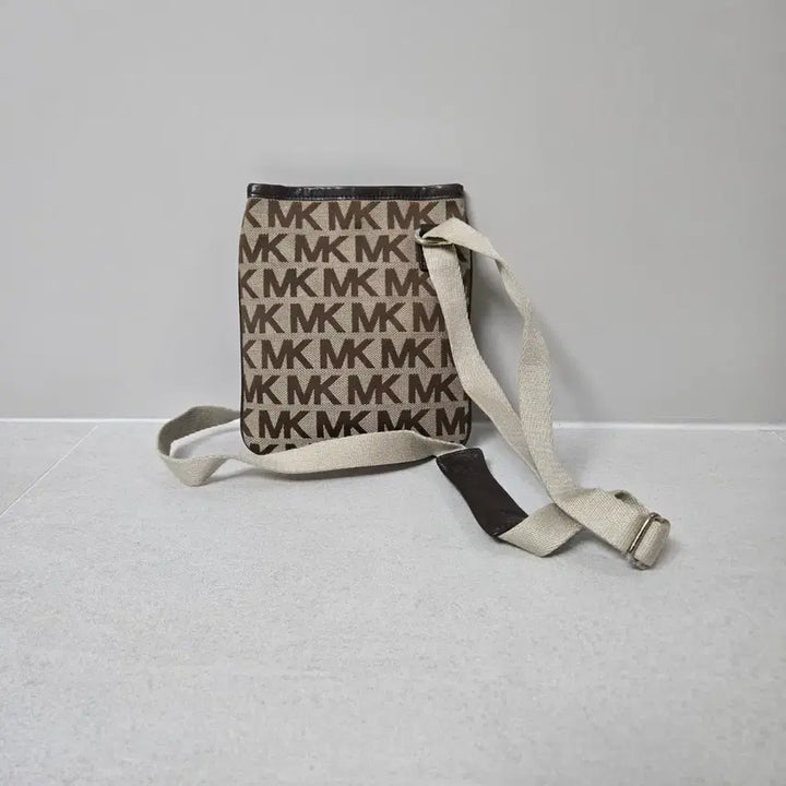 [BUNJANG] Michael Kors MK Logo Crossbody Bag / 마이클코어스 MK 로고 아담한 크로스백  남녀공용