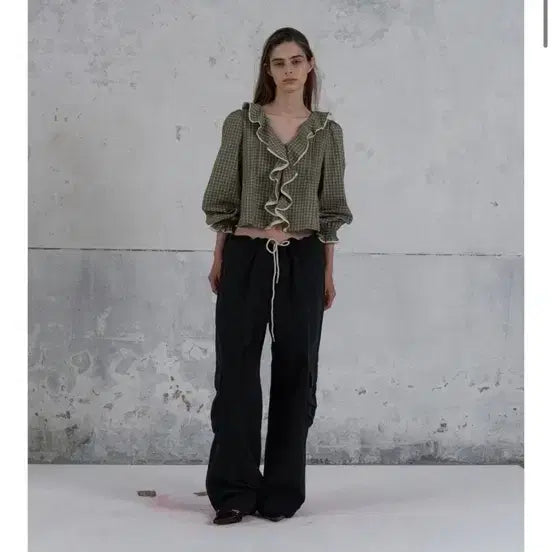 [BUNJANG] Poeto Ruffle Check Blouse / 포에토 러플 체크 블라우스 - (올리브) 팝니다.