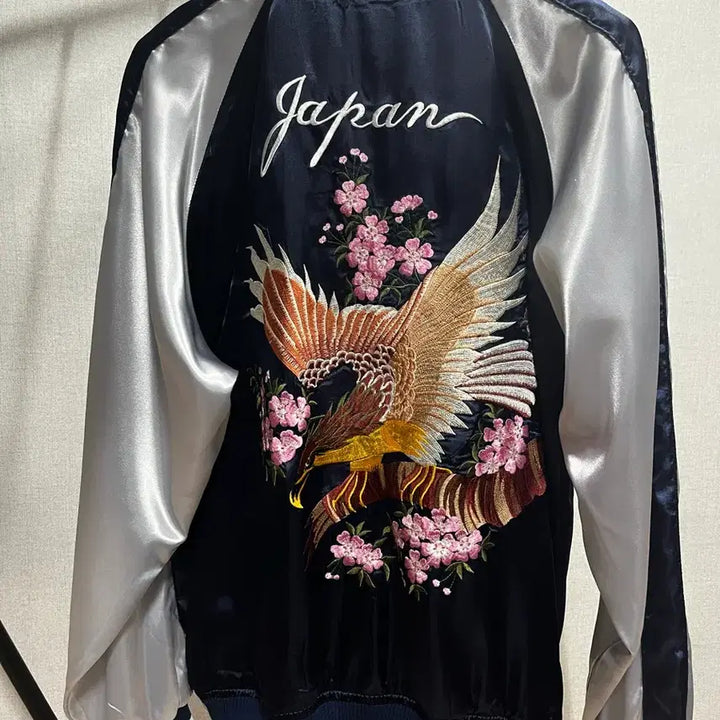[BUNJANG] HUMBER Embroidered Souvenir Jacket / 험버 HUMBER 자수 스카잔 블루종 네이비