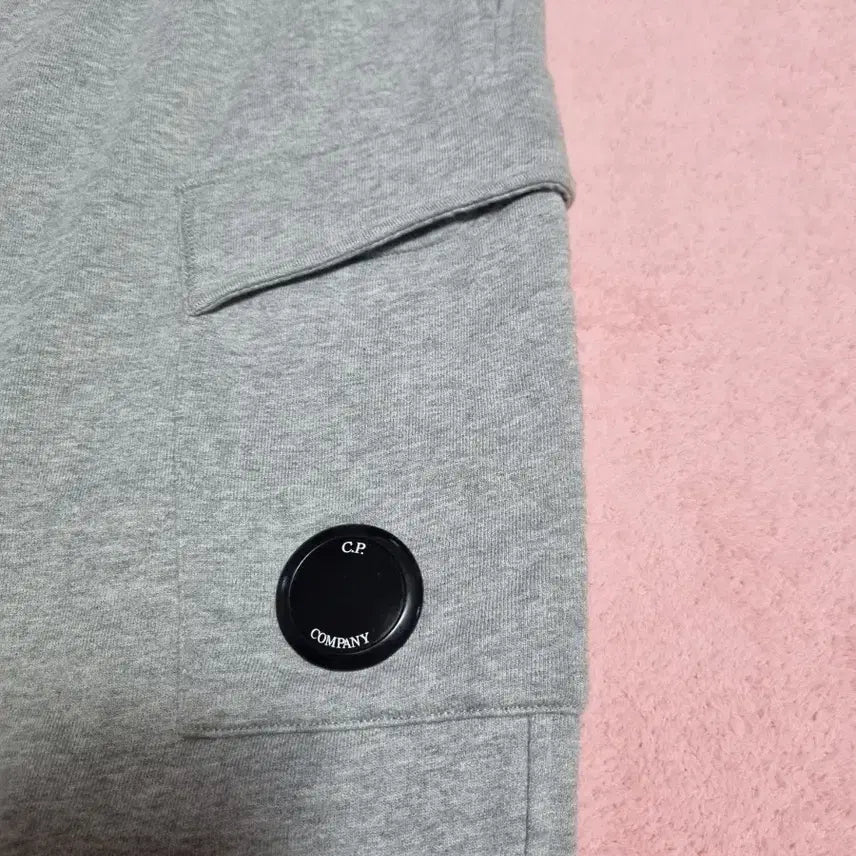 [SOLD OUT] (정품) CP컴퍼니 렌즈 카고 트레이닝 팬츠 M