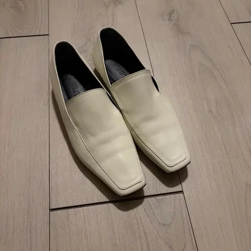 [BUNJANG] NEUTE Tilda Minimal Loafer Shoes / 누트 neute 로퍼 아이보리 235