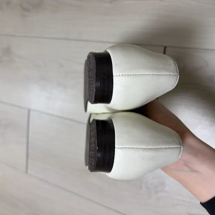 [BUNJANG] NEUTE Tilda Minimal Loafer Shoes / 누트 neute 로퍼 아이보리 235