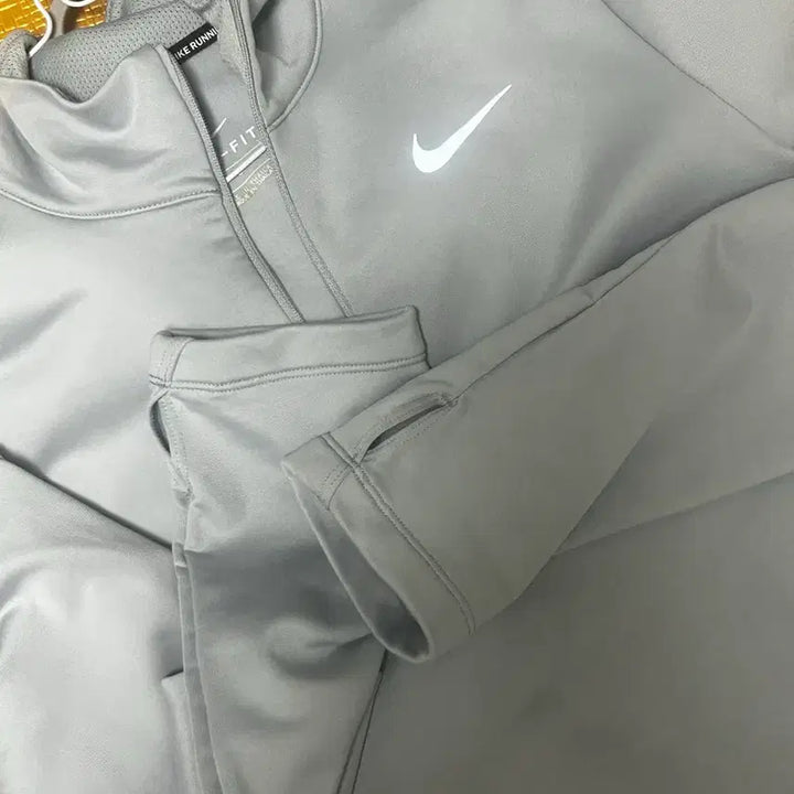 [SOLD OUT] 나이키 드라이핏 러닝 반집업 그레이 L