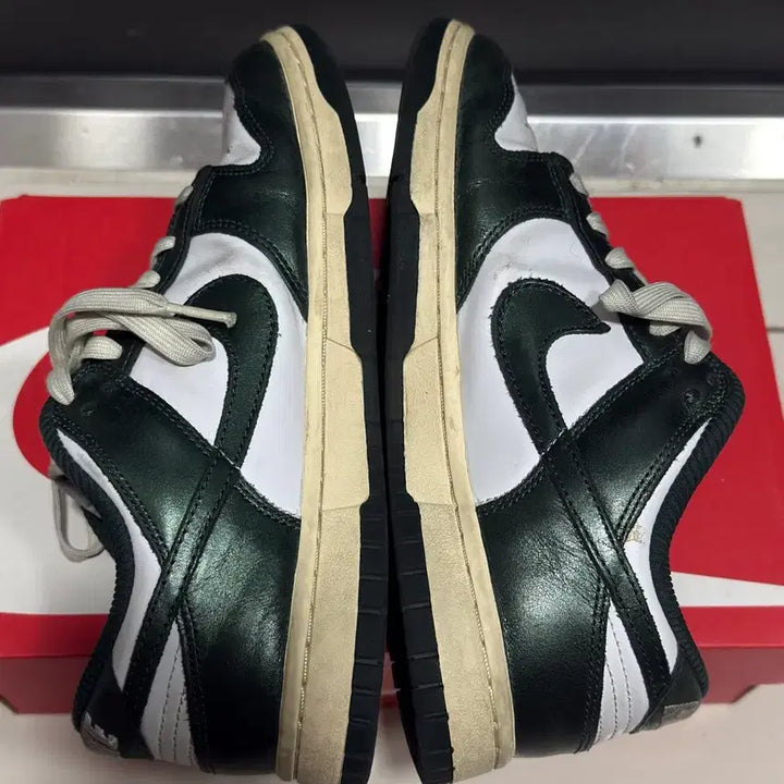 [BUNJANG] Nike Dunk Low Vintage Green Sneakers / 나이키 덩크 로우 빈티지 그린