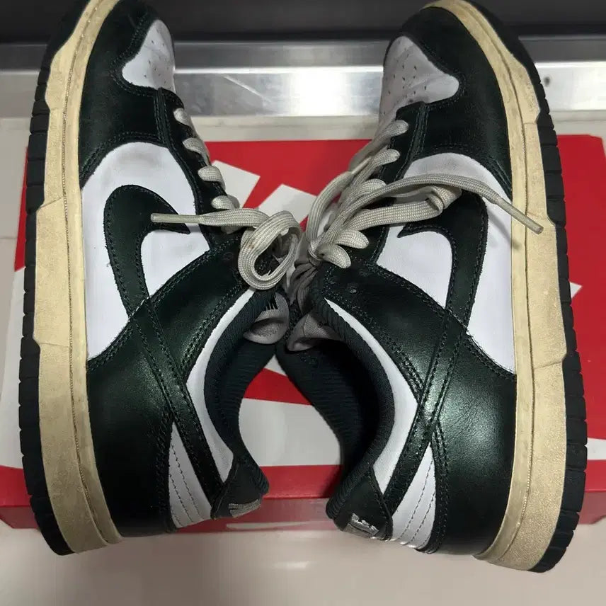 [BUNJANG] Nike Dunk Low Vintage Green Sneakers / 나이키 덩크 로우 빈티지 그린