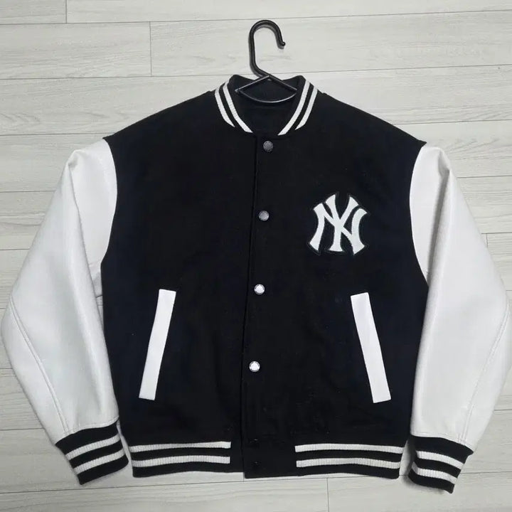 [BUNJANG] MLB Basic Varsity Jacket (Size S) / MLB 공용 울 베이직 바시티자켓 (사이즈 S)