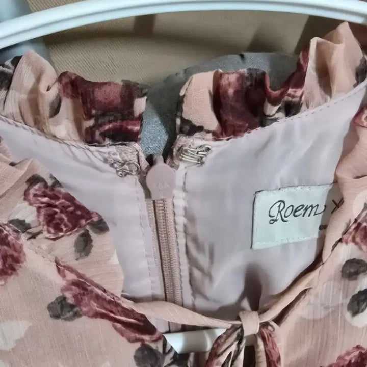 [BUNJANG] Roem Disney Collaboration Pink Floral Chiffon Mini Dress / 로엠 디즈니 콜라보 핑크 플라워 쉬폰 미니 원피스 봄 원피스 여름 원피스