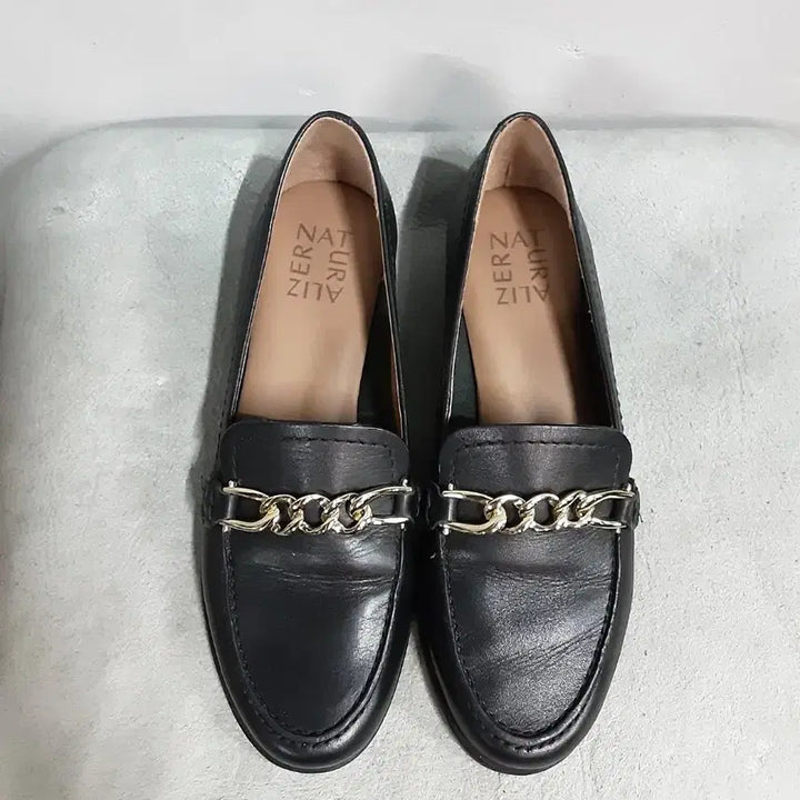 [BUNJANG] Naturalizer Black Chain Loafers (230) / 내츄럴라이저 블랙 체인 로퍼 230