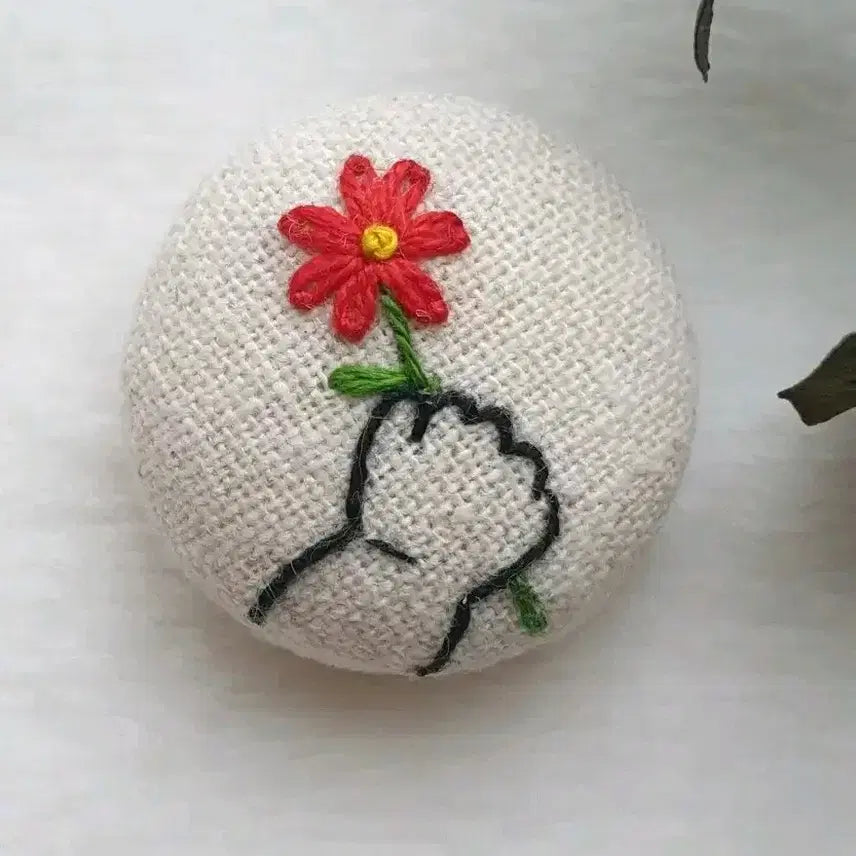 [BUNJANG] French Embroidery Floral Brooch / 프랑스자수 미니  브로치(아이와 꽃)_개당