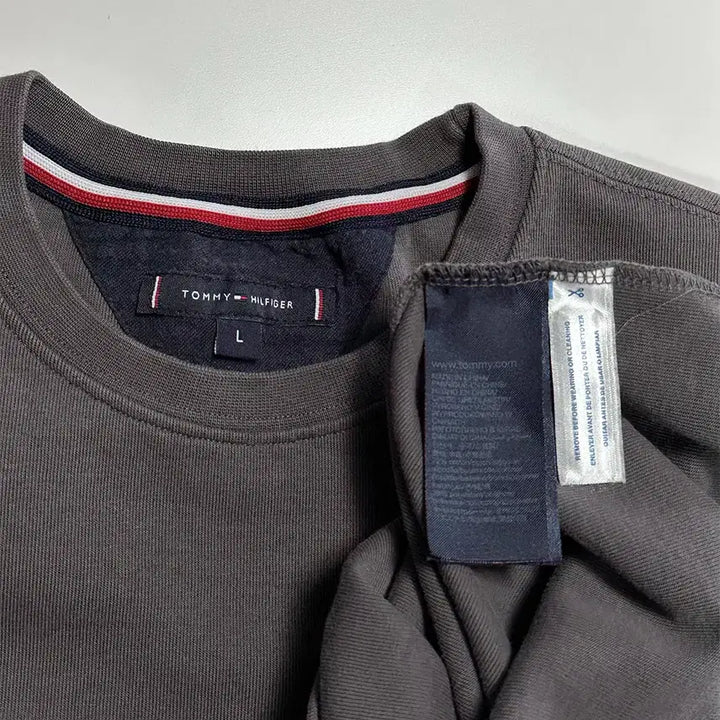 [BUNJANG] Tommy Hilfiger Charcoal Crewneck Sweatshirt / 타미힐피거 맨투맨 차콜