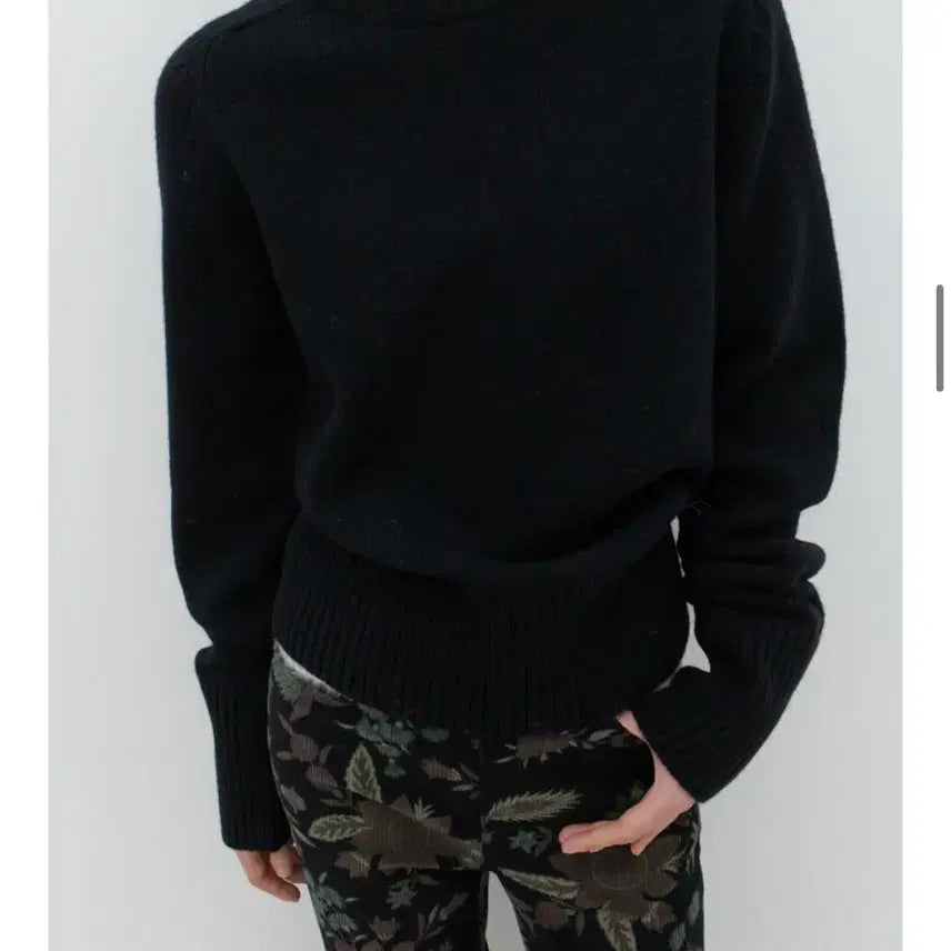 [BUNJANG] GBH Wool Crew Neck Knit Black / GBH 지비에이치어패럴 울 크루넥 니트 블랙