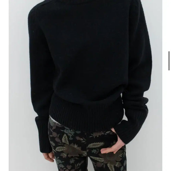 [BUNJANG] GBH Wool Crew Neck Knit Black / GBH 지비에이치어패럴 울 크루넥 니트 블랙