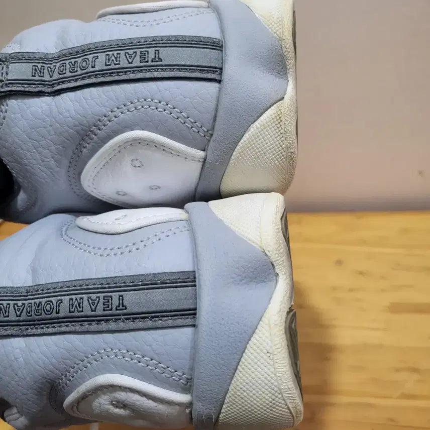 [BUNJANG] Air Jordan Jumpman Team 2 Grey Shoes 240mm / 에어 조던 점프맨 팀 2 그레이 슈즈 240mm