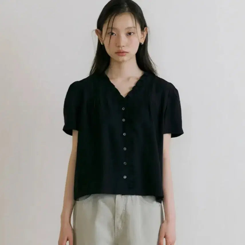[BUNJANG] Ring Seoul Pintuck Frill Blouse / 링서울 블라우스 반팔 블라우스 링서울 핀턱 프릴 블라우스 여성 데일리룩