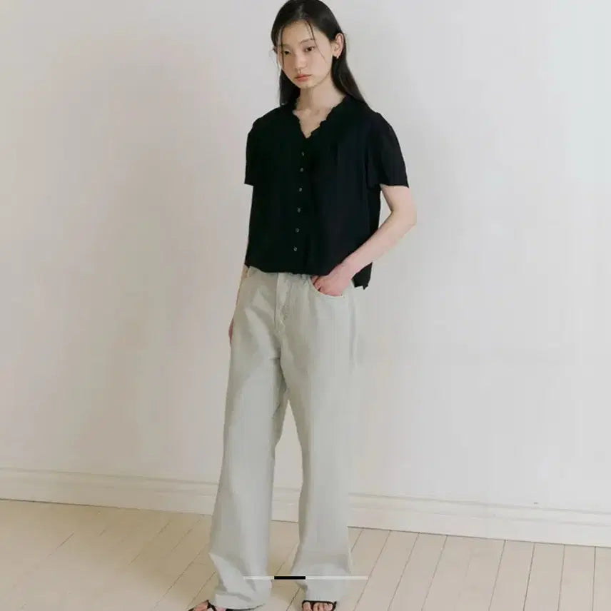 [BUNJANG] Ring Seoul Pintuck Frill Blouse / 링서울 블라우스 반팔 블라우스 링서울 핀턱 프릴 블라우스 여성 데일리룩